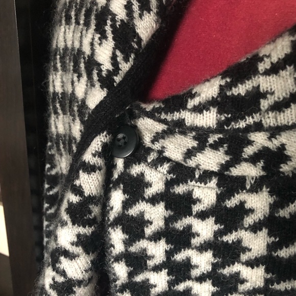 Soft wool, herringbone jacket. Great for fall. Great price. - Picture 3 of 9